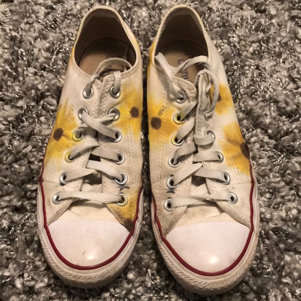 diy sunflower painted white converse